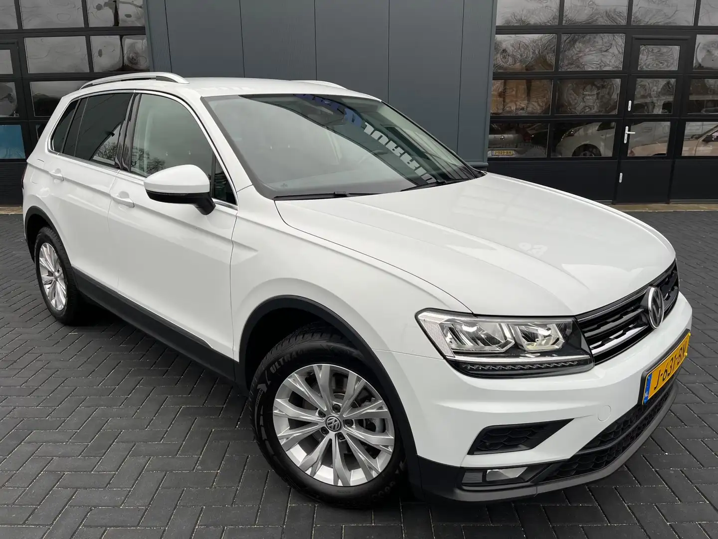 Volkswagen Tiguan 1.5 TSI Comfortline Business NL.Auto/Full Led/Trek Wit - 2