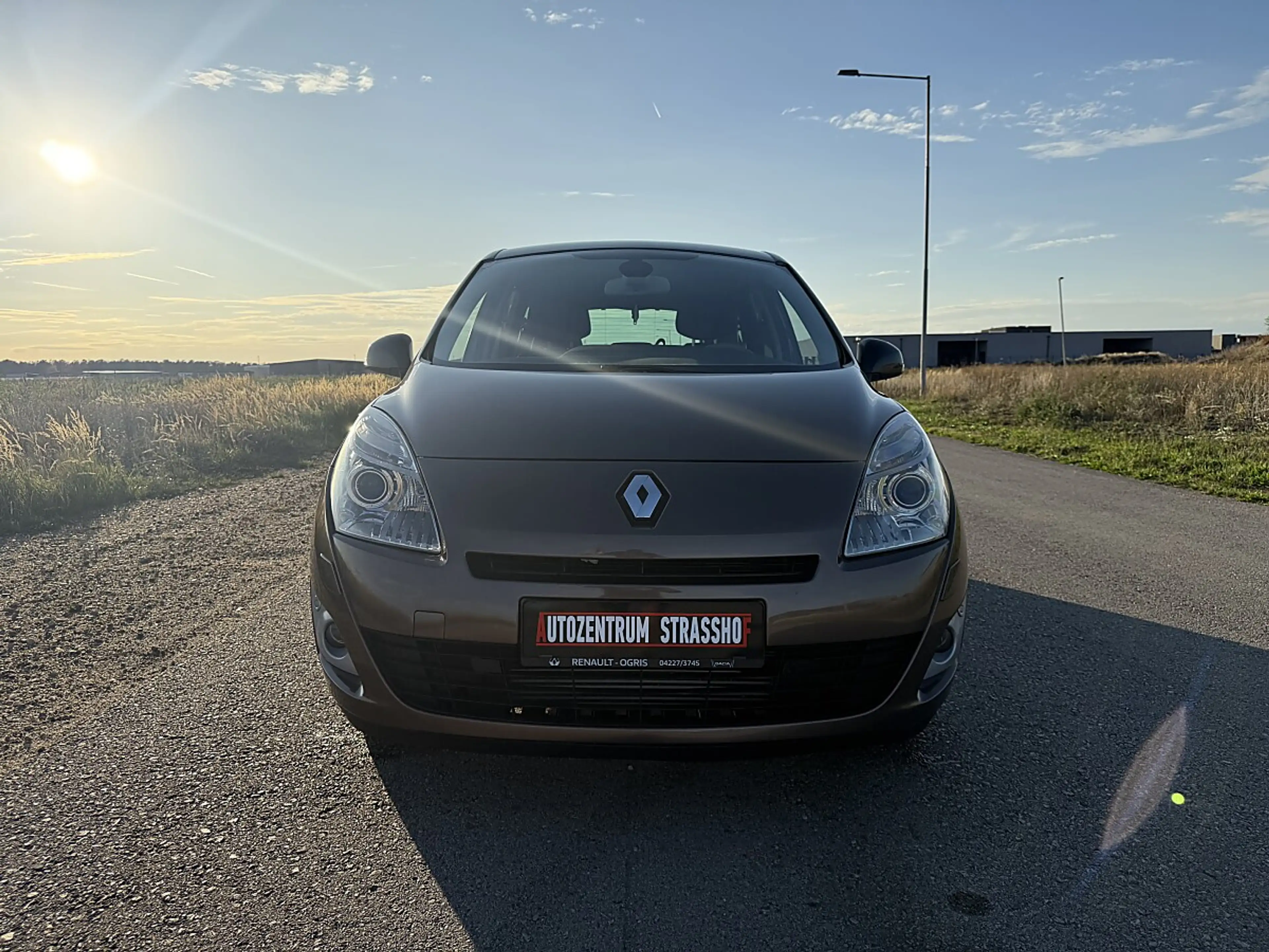 Renault Grand Scenic dCi 110 EDC Privilège — photo 3