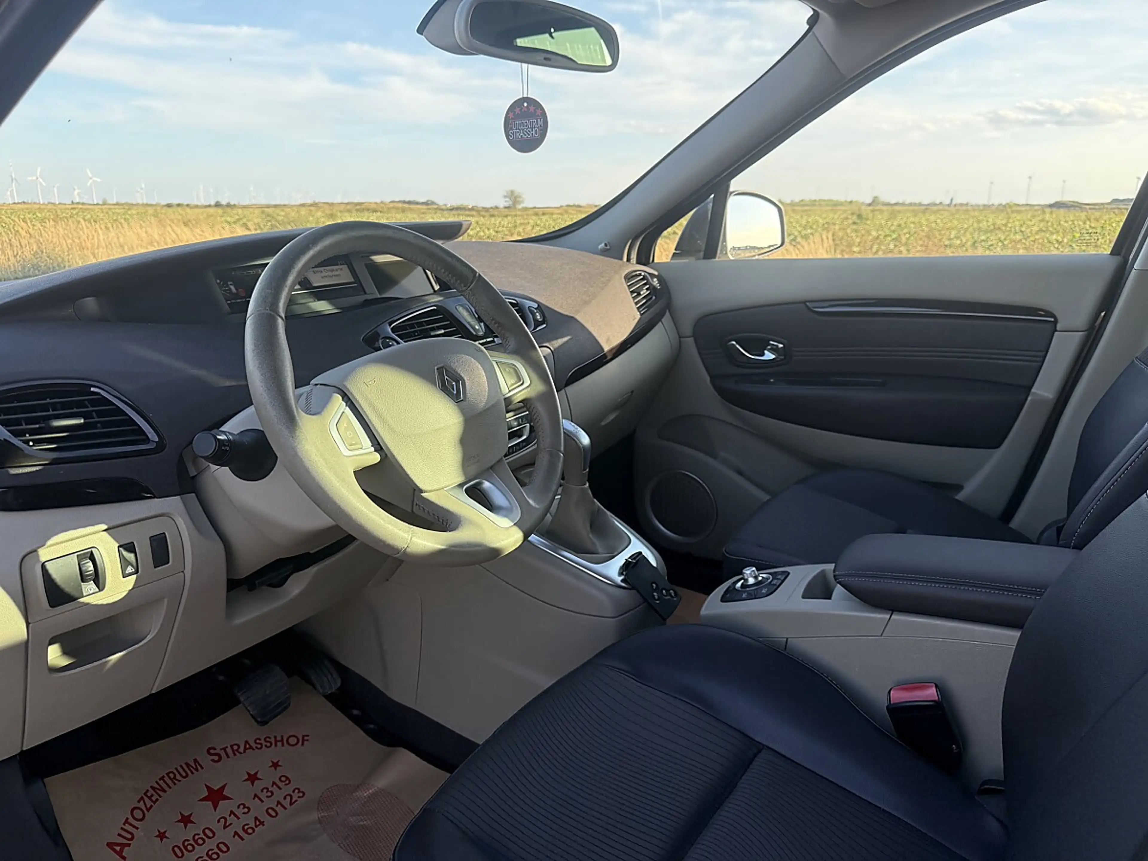 Renault Grand Scenic dCi 110 EDC Privilège — photo 8