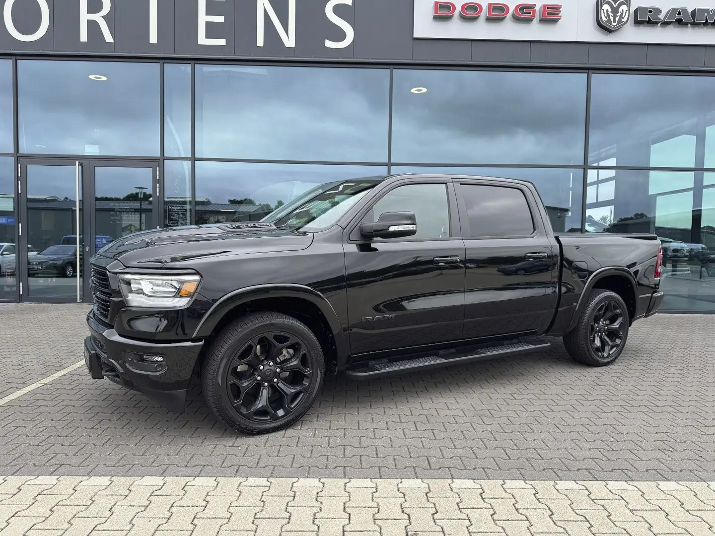 Dodge RAM 1500 5.7 Laramie Night deutsch U-frei MwSt. Fekete - 1