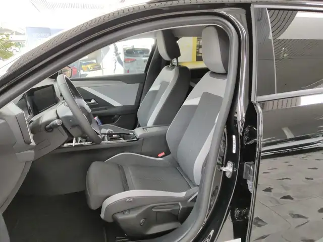 Opel Astra view 11