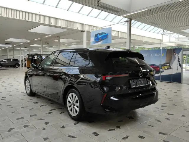 Opel Astra view 6