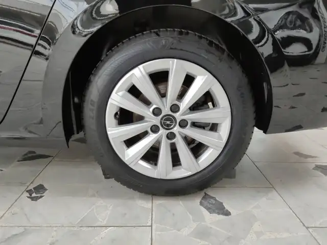 Opel Astra view 5