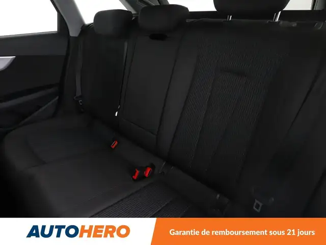 Audi A4 view 14