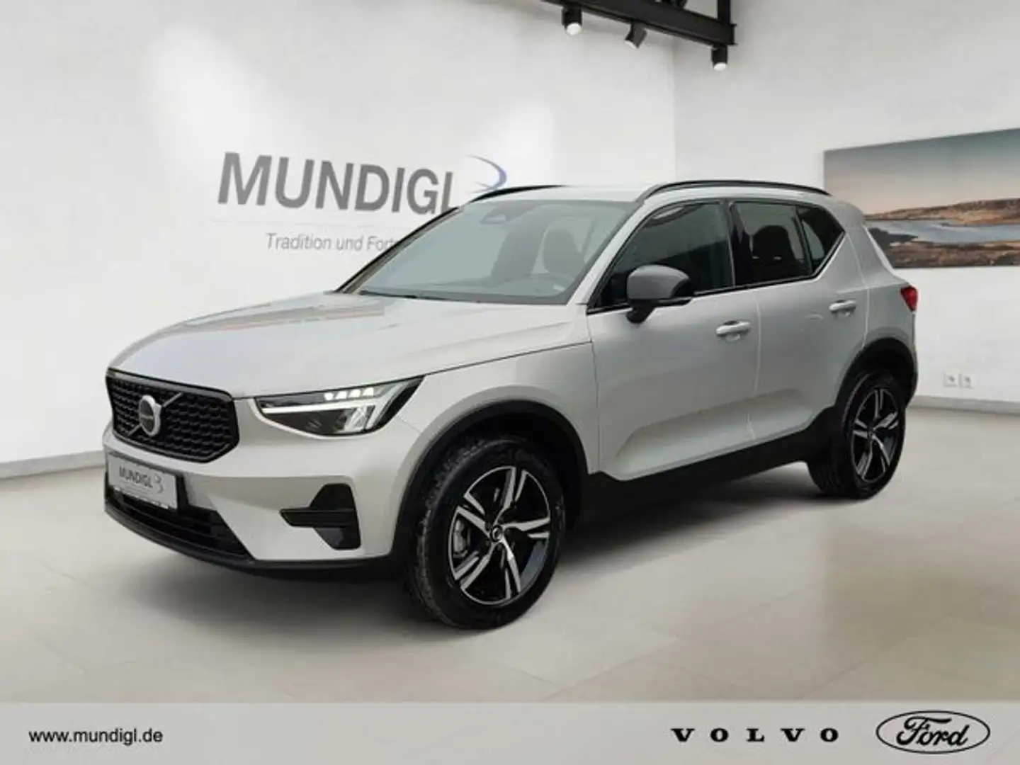 Volvo XC40 Plus Dark B3 NAVI Klimaaut Autom SHZ FSH PDC LED Silber - 1