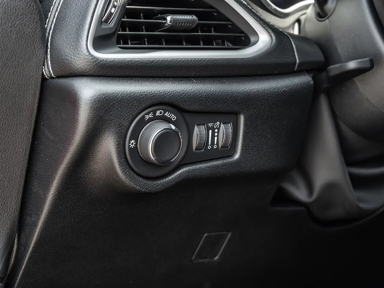 Chrysler Pacifica photo Chrysler Pacifica