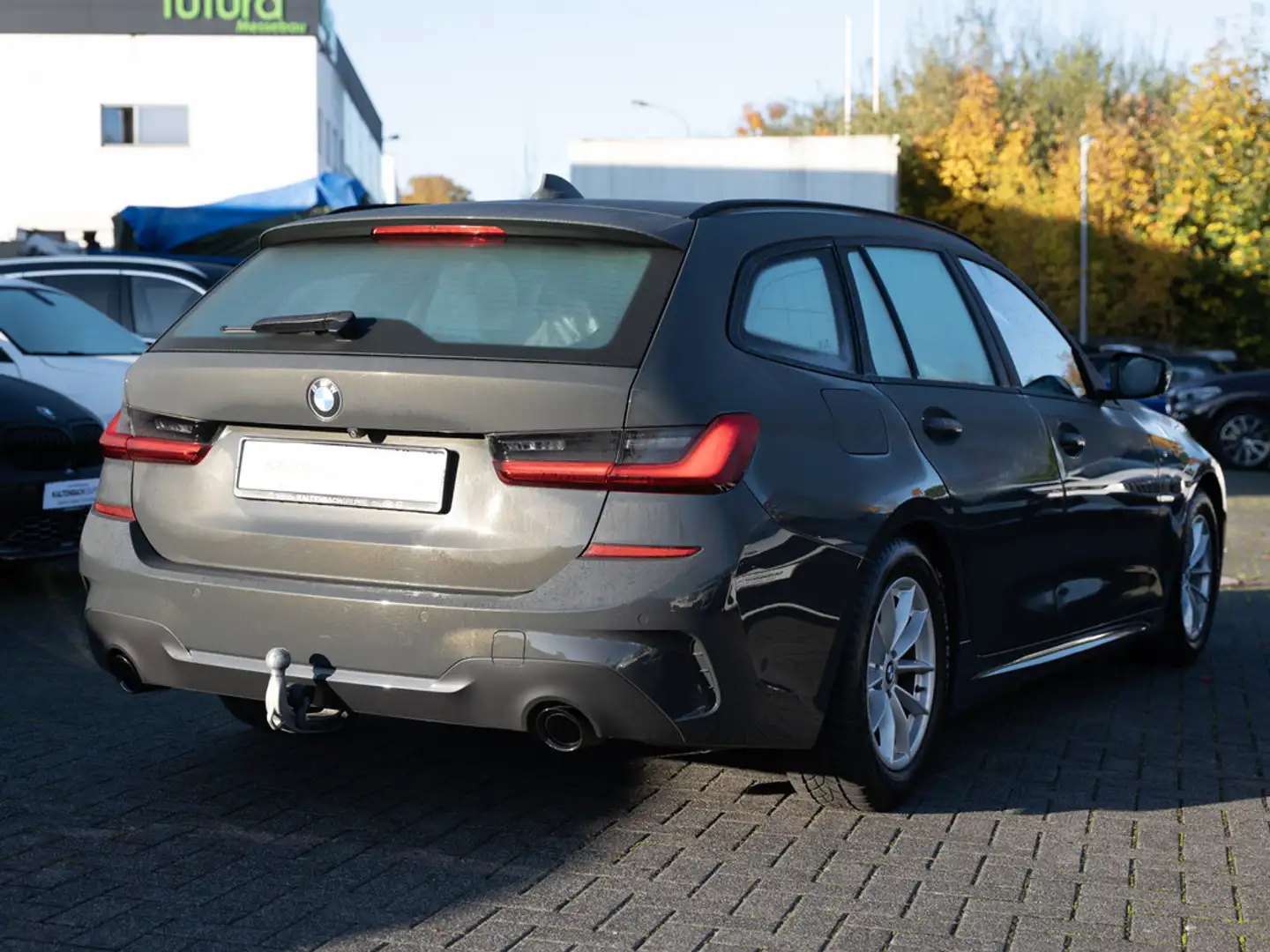 BMW 320 d Touring M-Sport AHK LASER LED ACC W-LAN Grau - 2