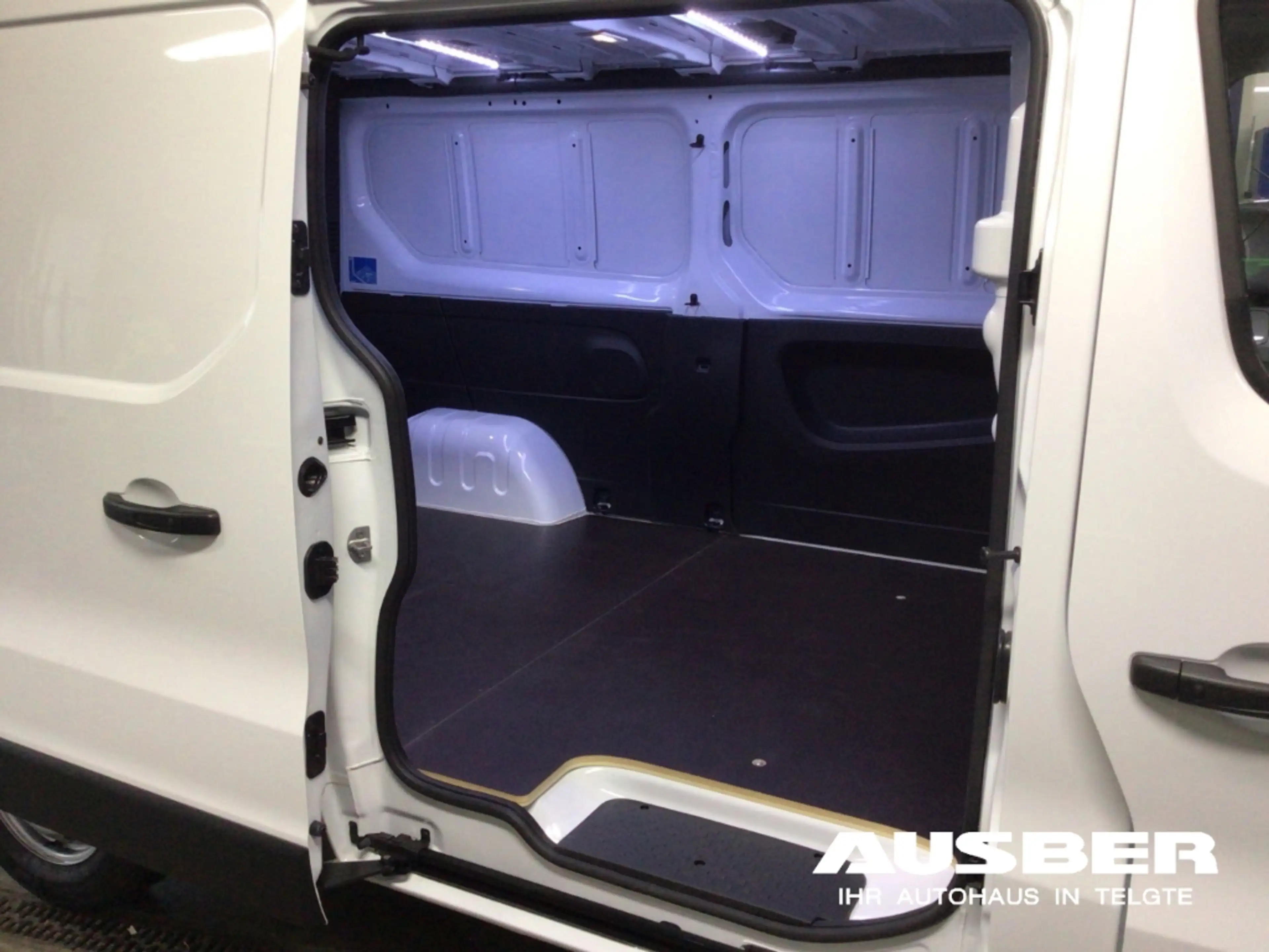 Nissan Primastar Kastenwagen L2H1 3,0t N-Connecta Laderaumboden Gan — photo 7