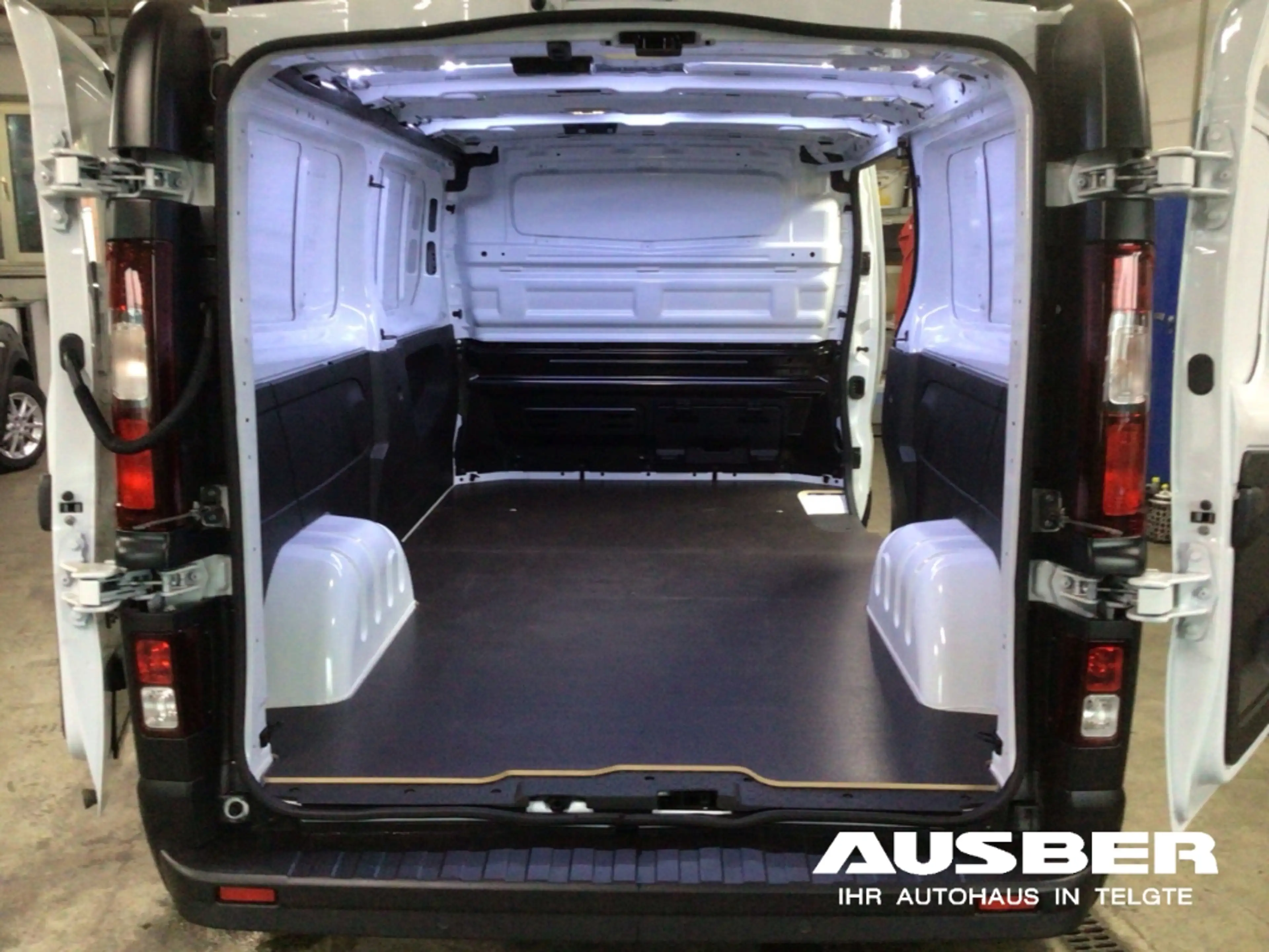 Nissan Primastar Kastenwagen L2H1 3,0t N-Connecta Laderaumboden Gan — photo 12