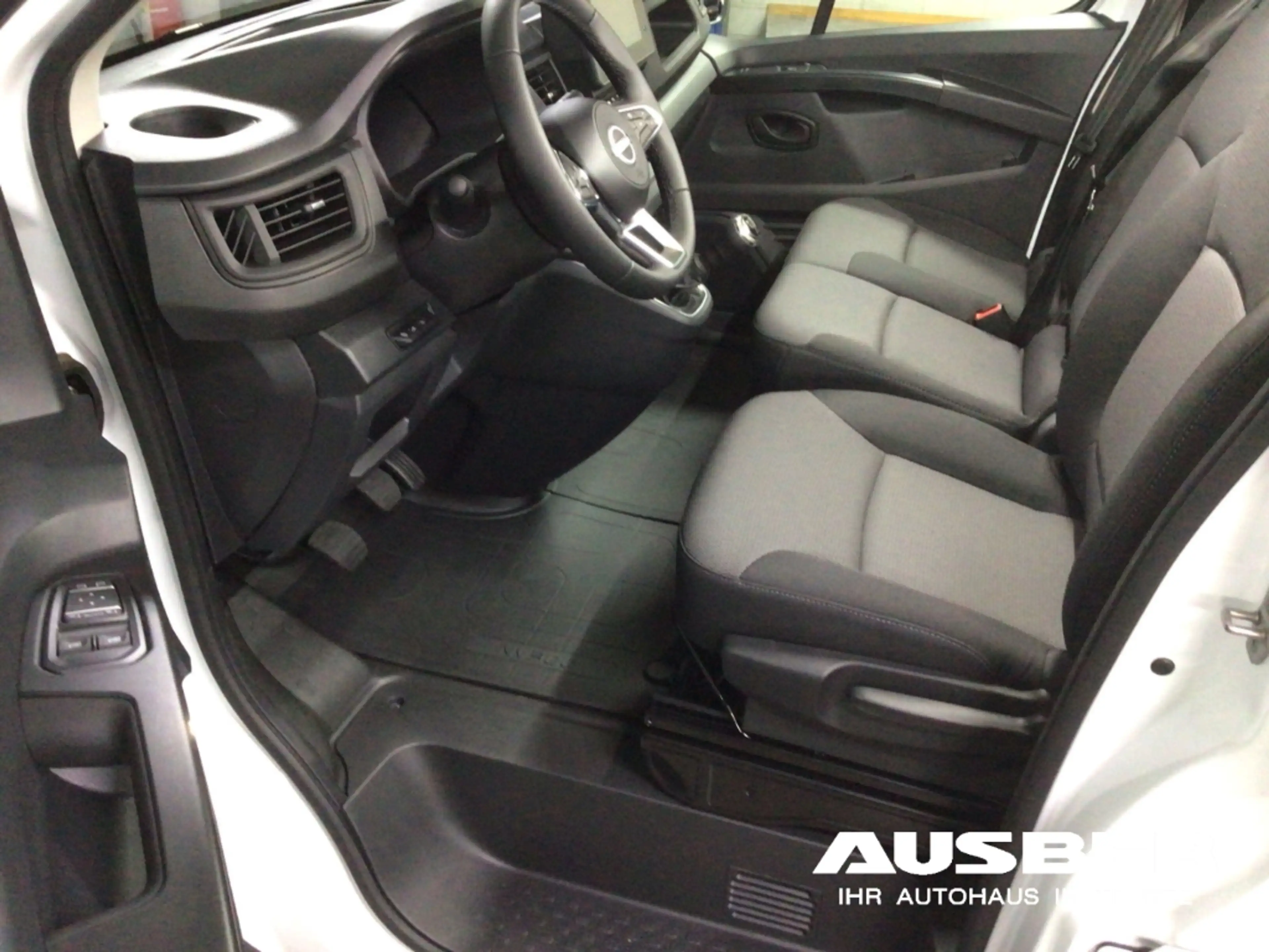 Nissan Primastar Kastenwagen L2H1 3,0t N-Connecta Laderaumboden Gan — photo 6