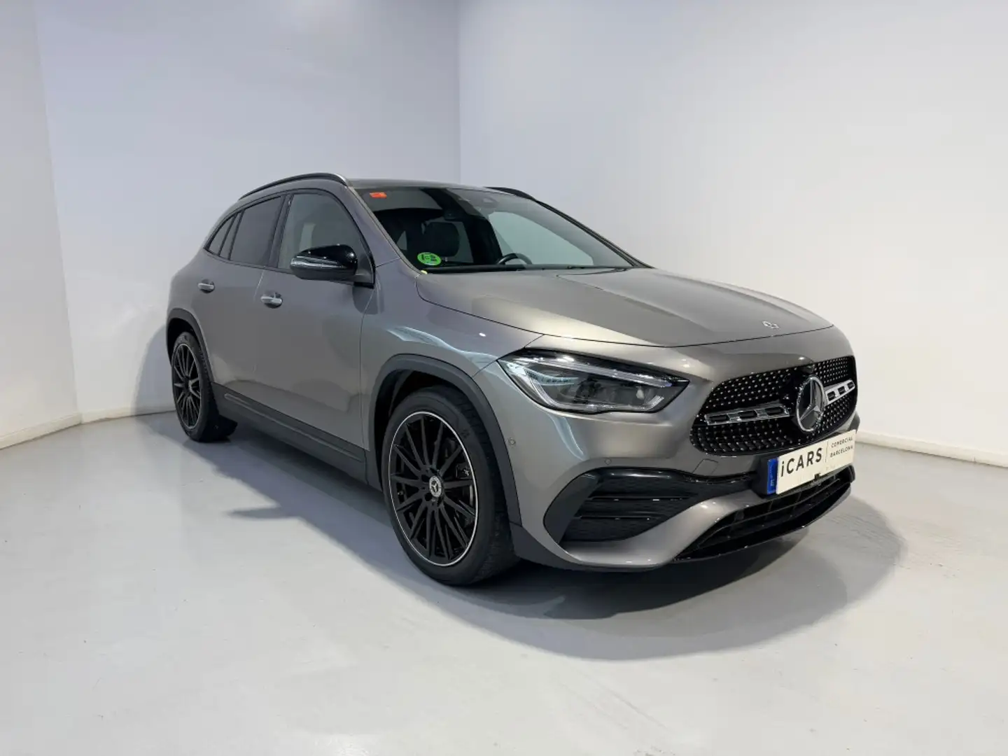 Mercedes-Benz GLA 200 7G-DCT Gris - 2
