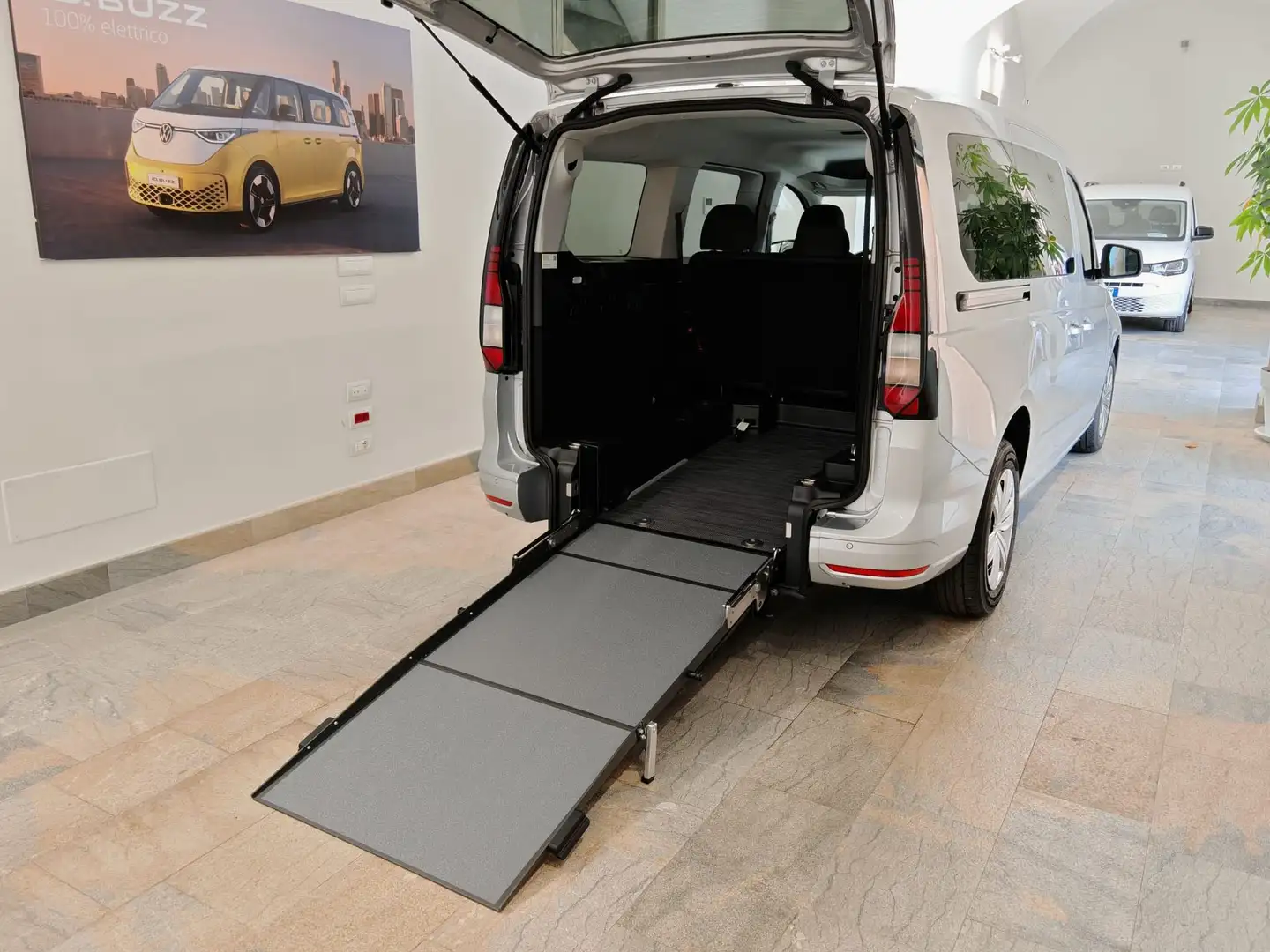 Volkswagen Caddy Caddy 2.0 TDI 122 CV DSG Space Maxi Pianale Ribas Argento - 2