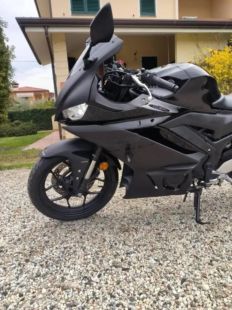 Yamaha YZF-R3 Чорний - 2