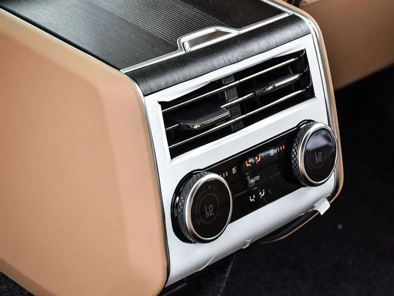 Land Rover Range Rover photo Land Rover Range Rover