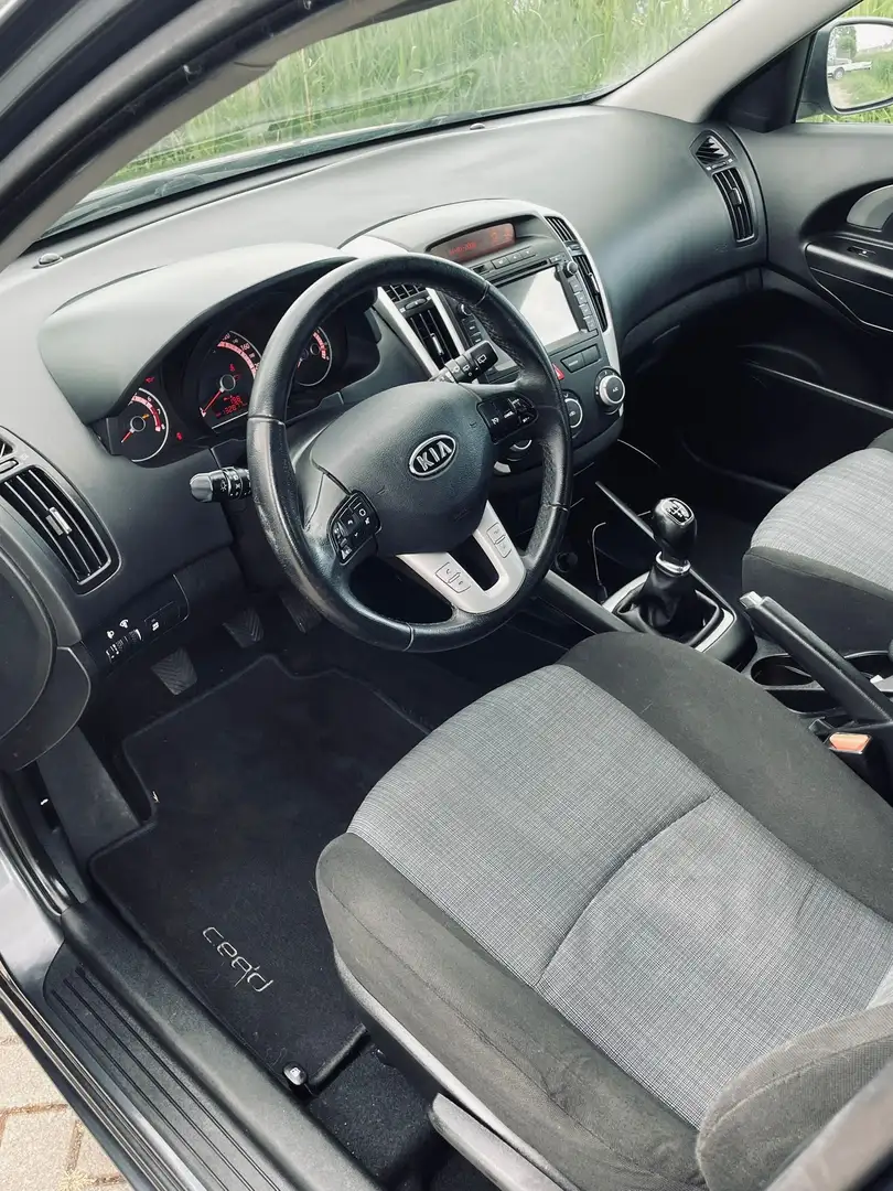 Kia Ceed / cee'd 1.4 CVVT Seven Gris - 2
