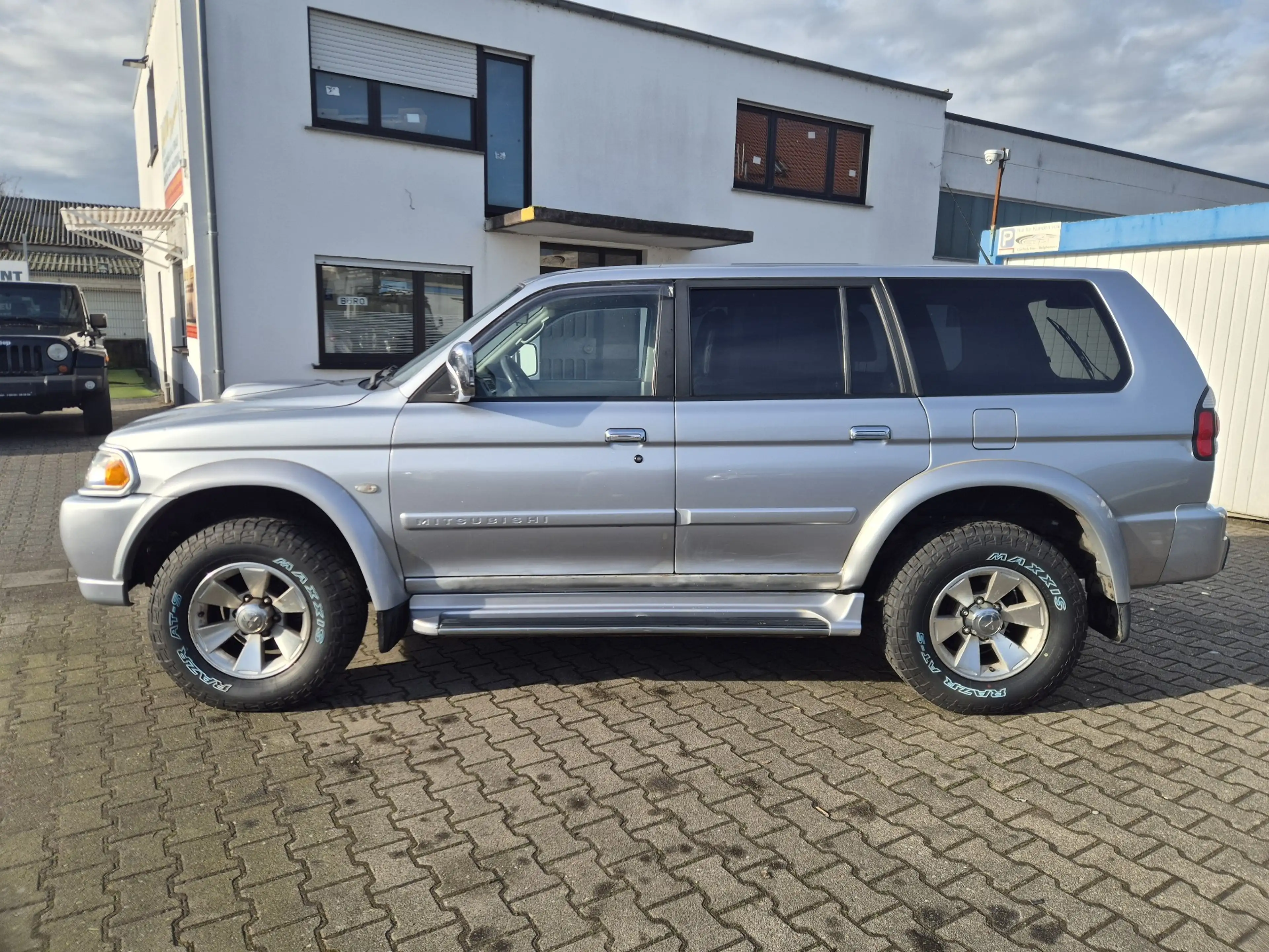 Mitsubishi Pajero Sport 2.5 TD Liberty — photo 6