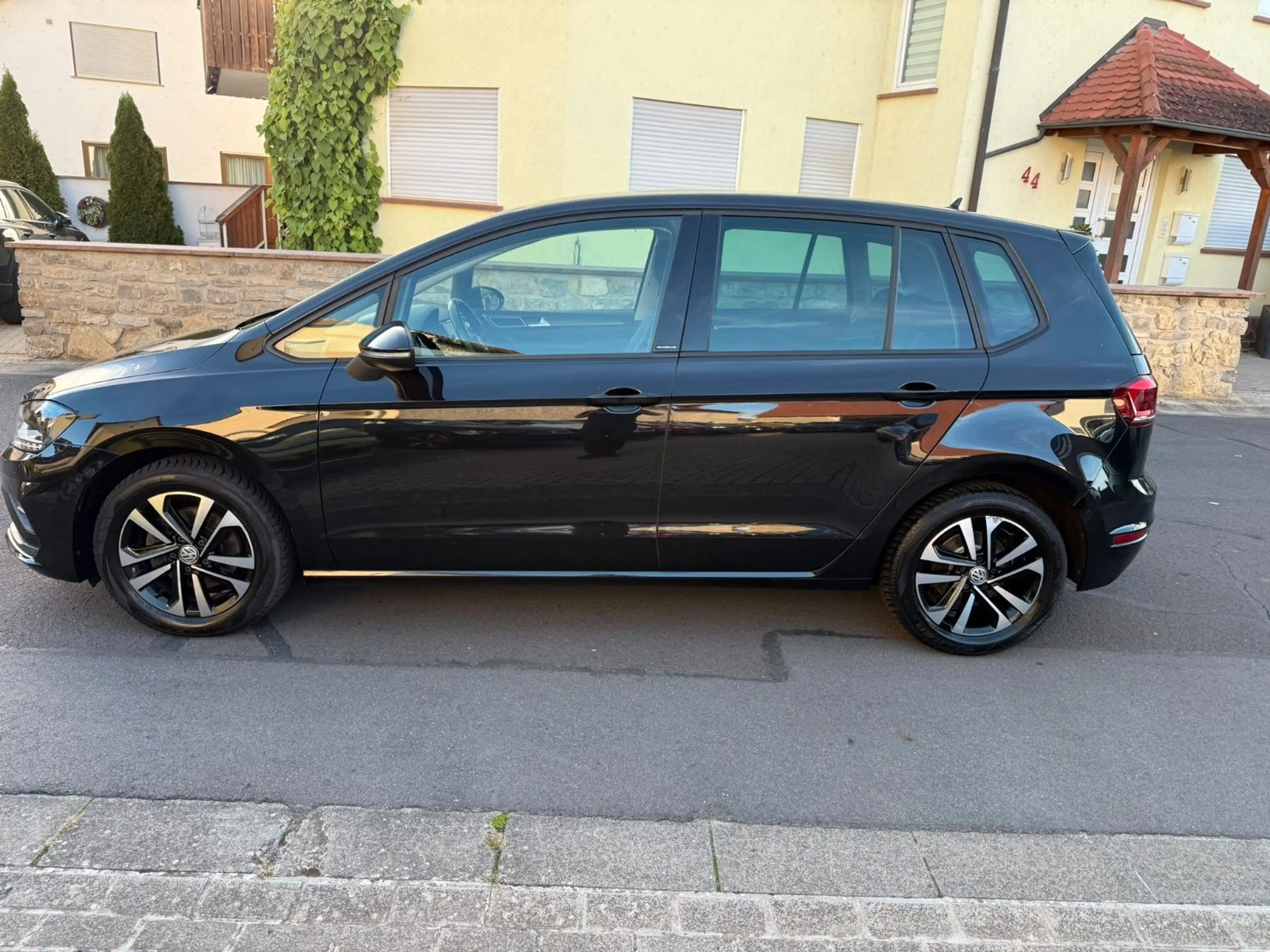 Volkswagen Golf Sportsvan 1.5 TSI VII IQ.DRIVE — photo 2