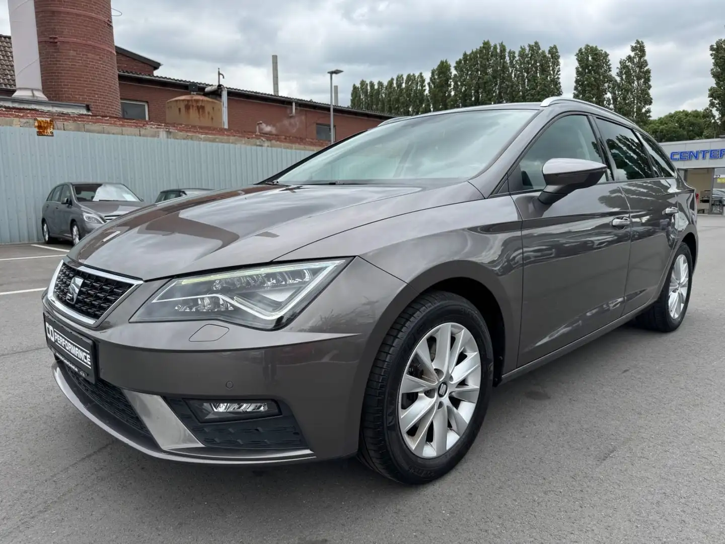 SEAT Leon ST *STYLE*NAVI*TEMP*AHK*SITZH*1HAND* Gris - 1