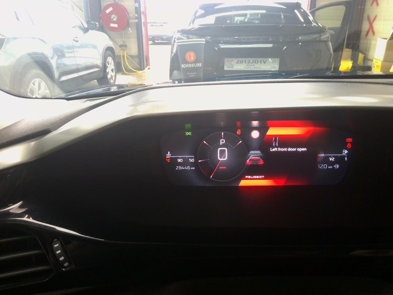 Peugeot 408 Hybrid Allure e-DSC6 — photo 7
