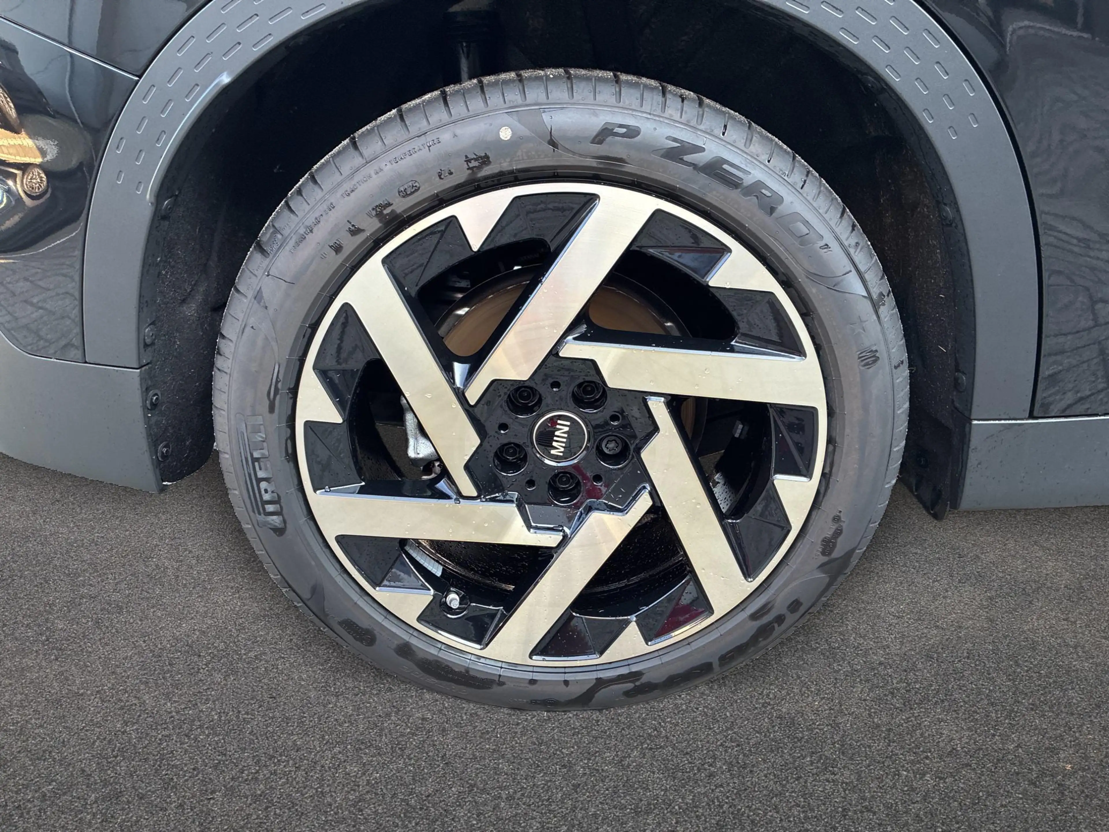 MINI Countryman E Favoured Trim — photo 9