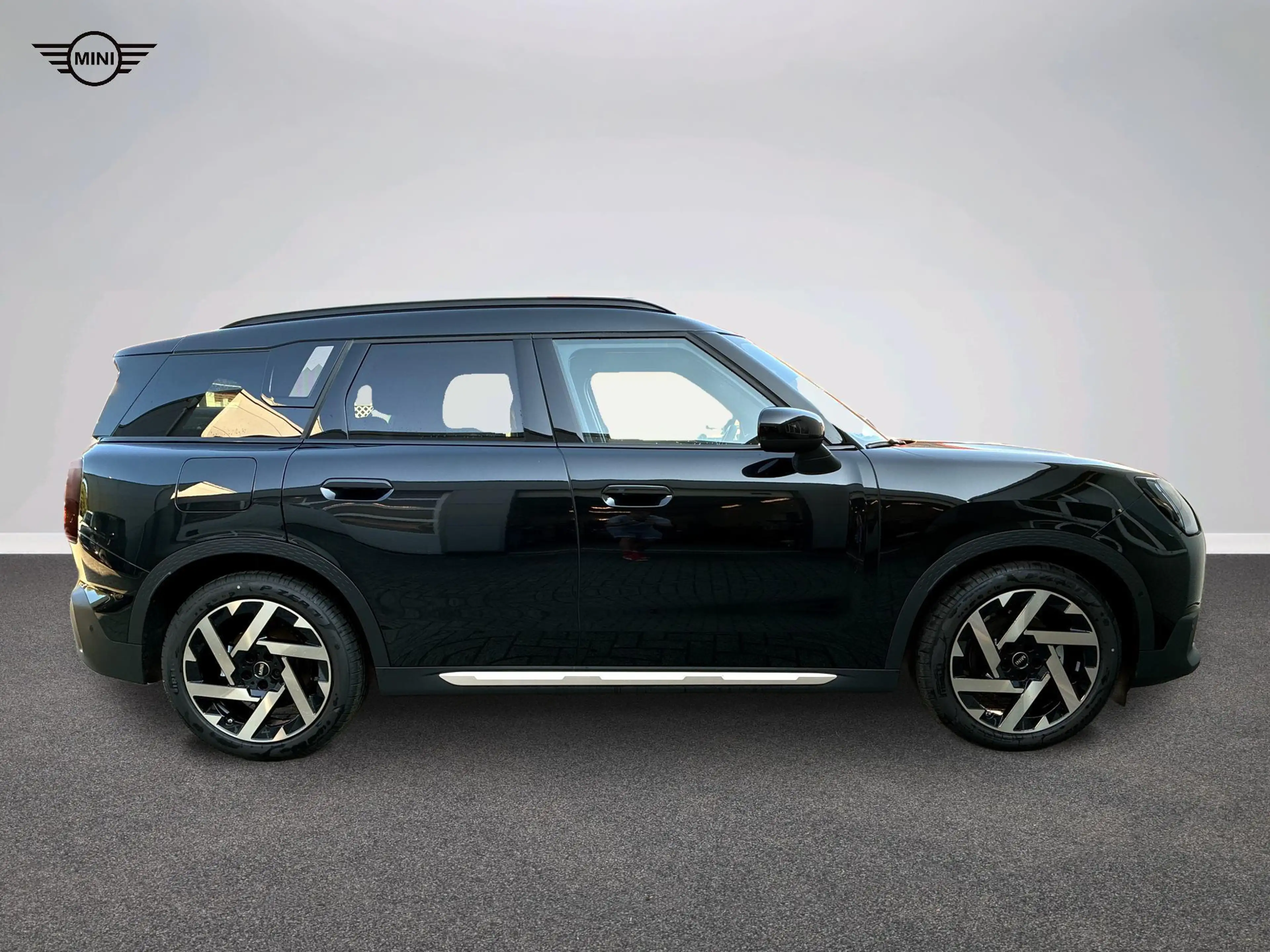 MINI Countryman E Favoured Trim — photo 3