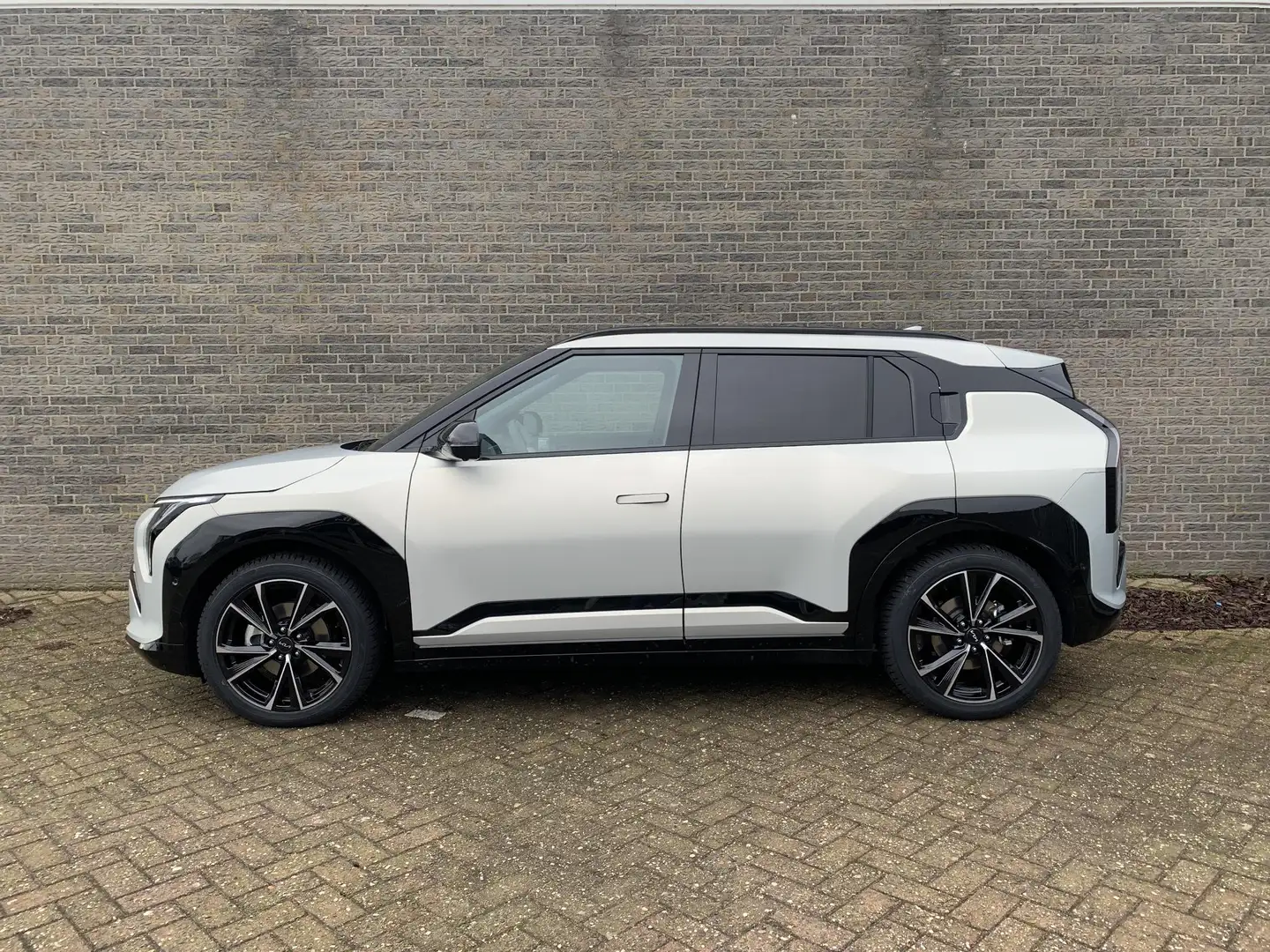 Kia EV3 GT-PlusLine 81.4 kWh Beschikbaar in overleg | 19In Grijs - 2