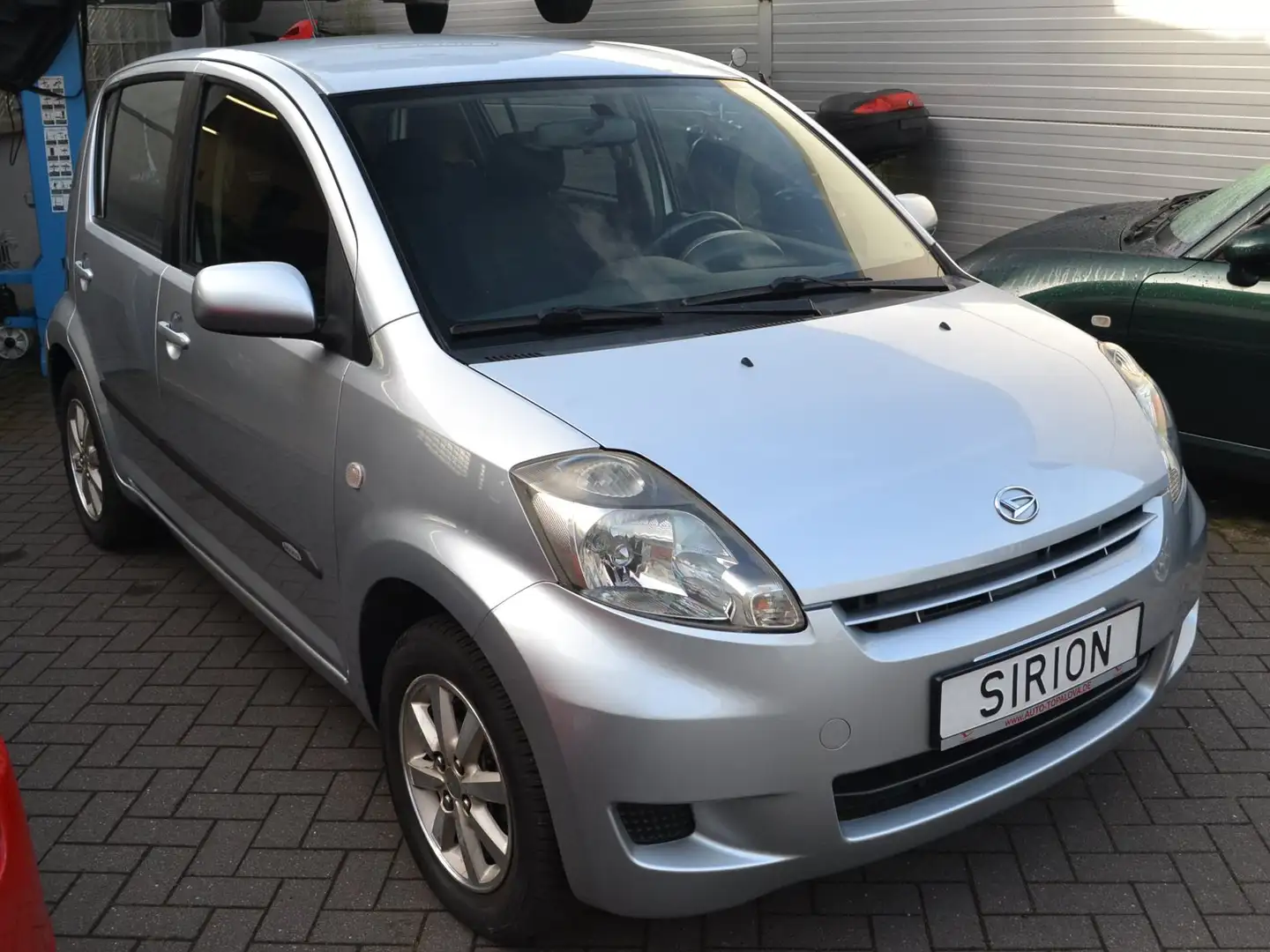Daihatsu Sirion Sirion 1.3 Automatik Scheckheft II Hand Ganzj.Reif Zilver - 2
