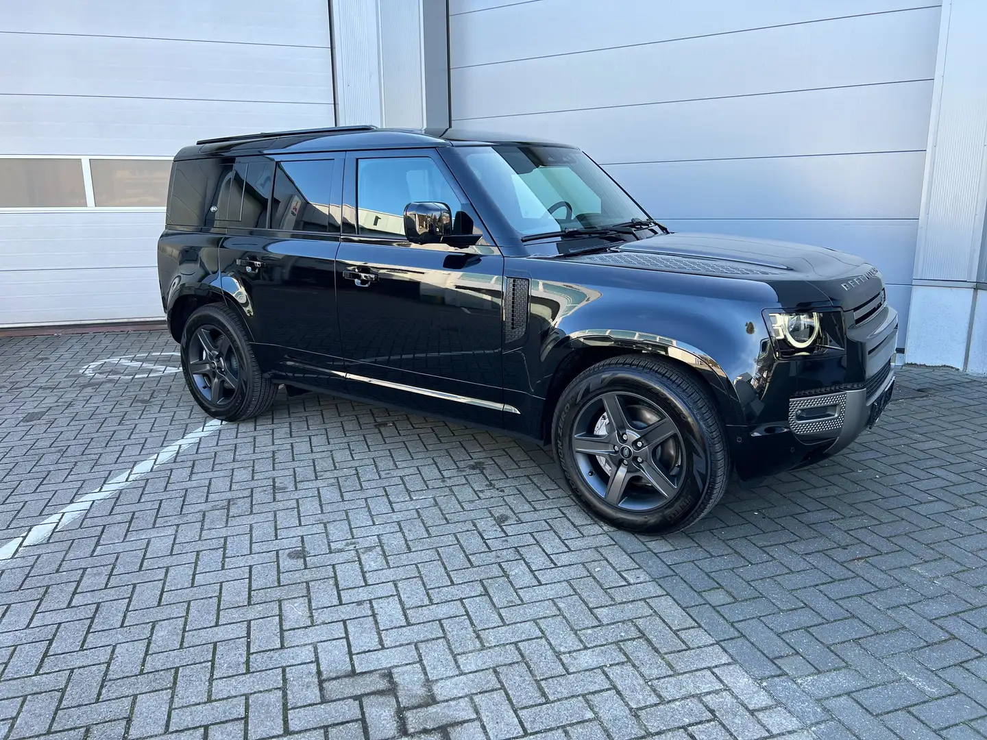 Land Rover Defender 3.0 D MHEV 110 D300 X-Dynamic SE* 75620€+btw* Black - 1