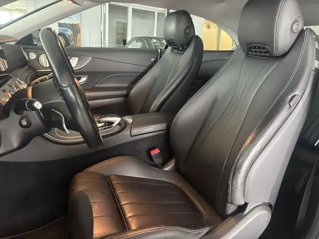 Mercedes-Benz 220 view 14