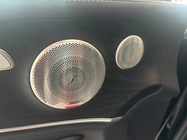 Mercedes-Benz 220 view 13
