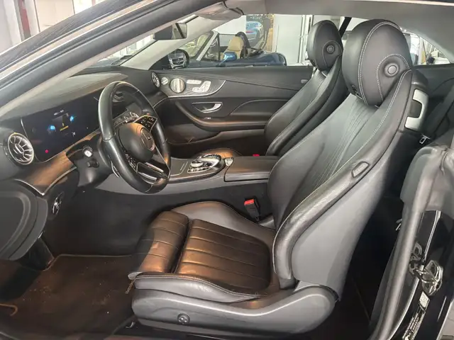Mercedes-Benz 220 view 10