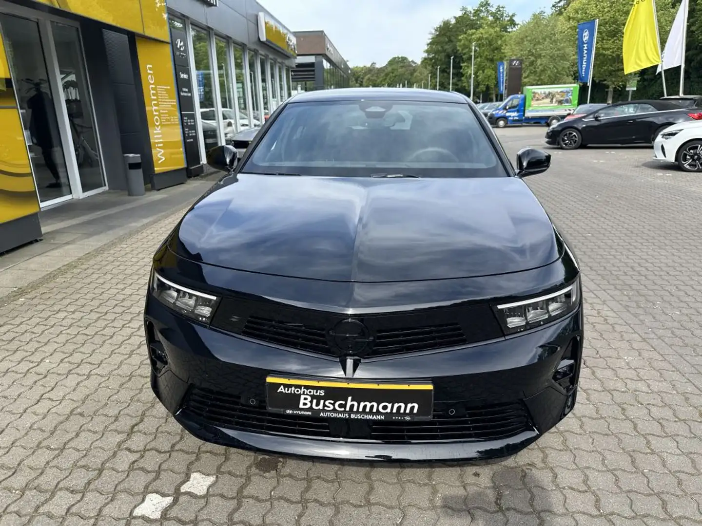 Opel Astra GS LINE 1.2 AUT Schwarz - 2