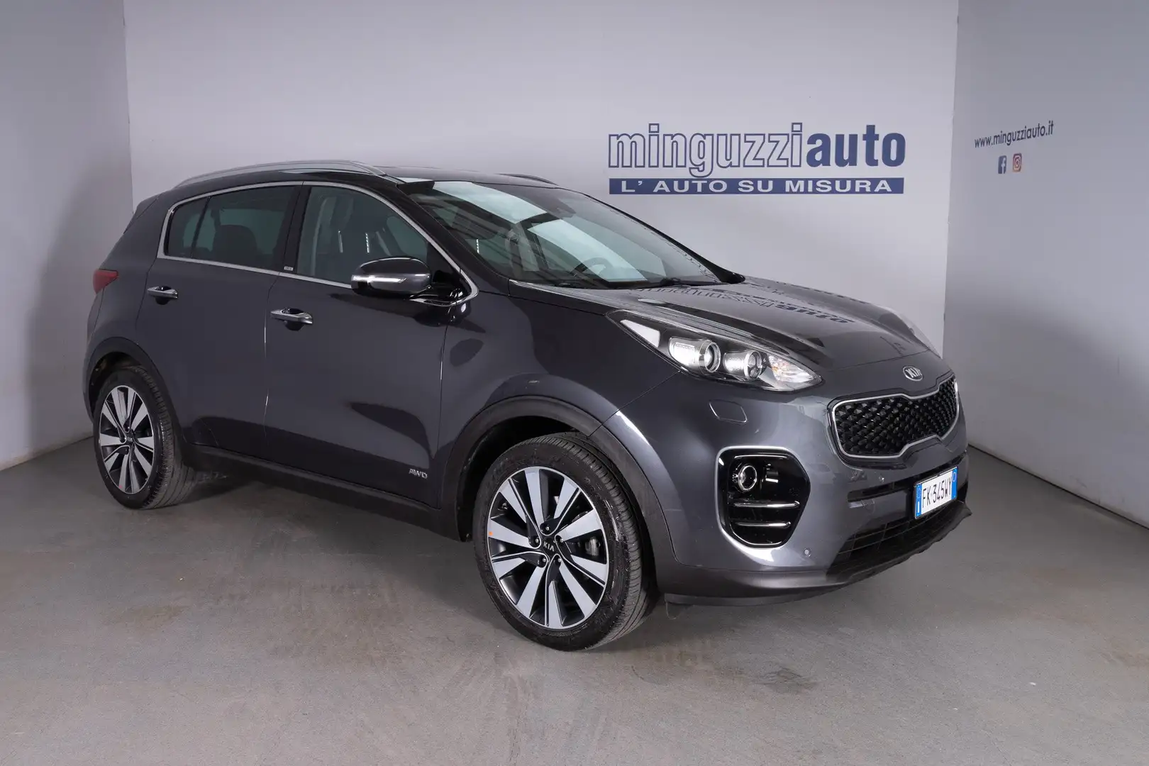 Kia Sportage 2.0 crdi Rebel awd 136cv Grijs - 1