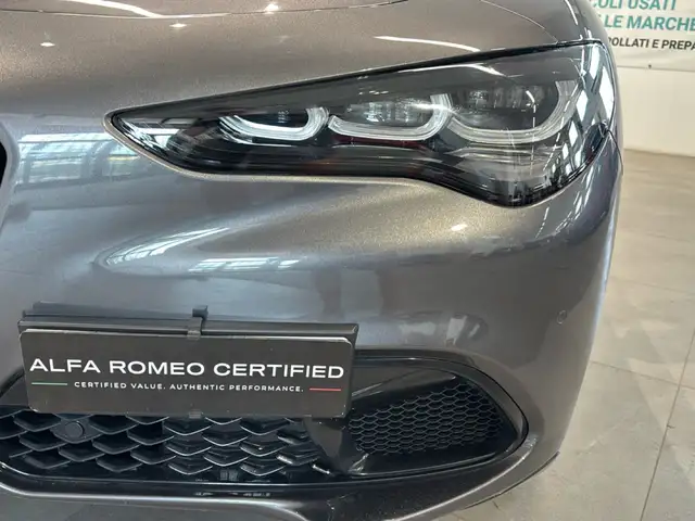 Alfa Romeo Stelvio view 9