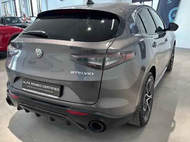 Alfa Romeo Stelvio view 4