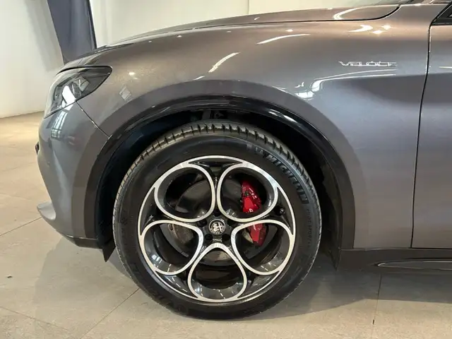 Alfa Romeo Stelvio view 8