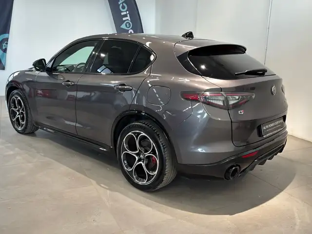 Alfa Romeo Stelvio view 6