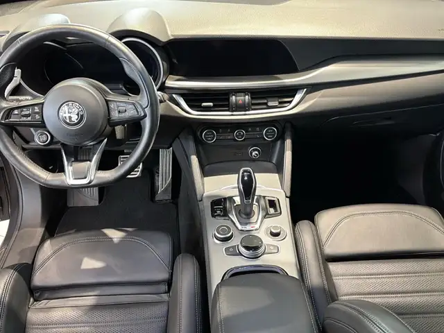 Alfa Romeo Stelvio view 11