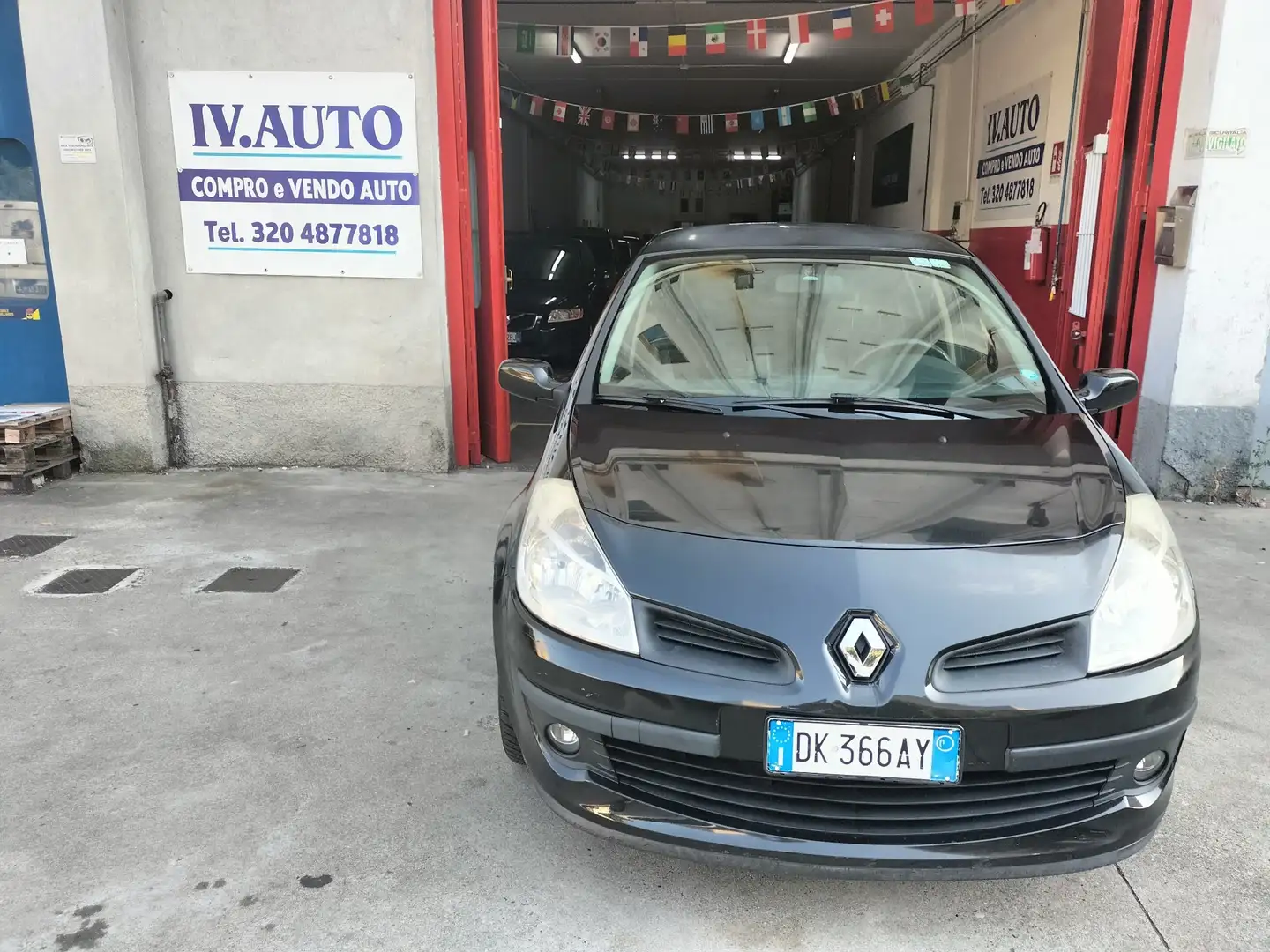 Renault Clio 5p 1.2 16v Le Iene km 147000 Zwart - 2