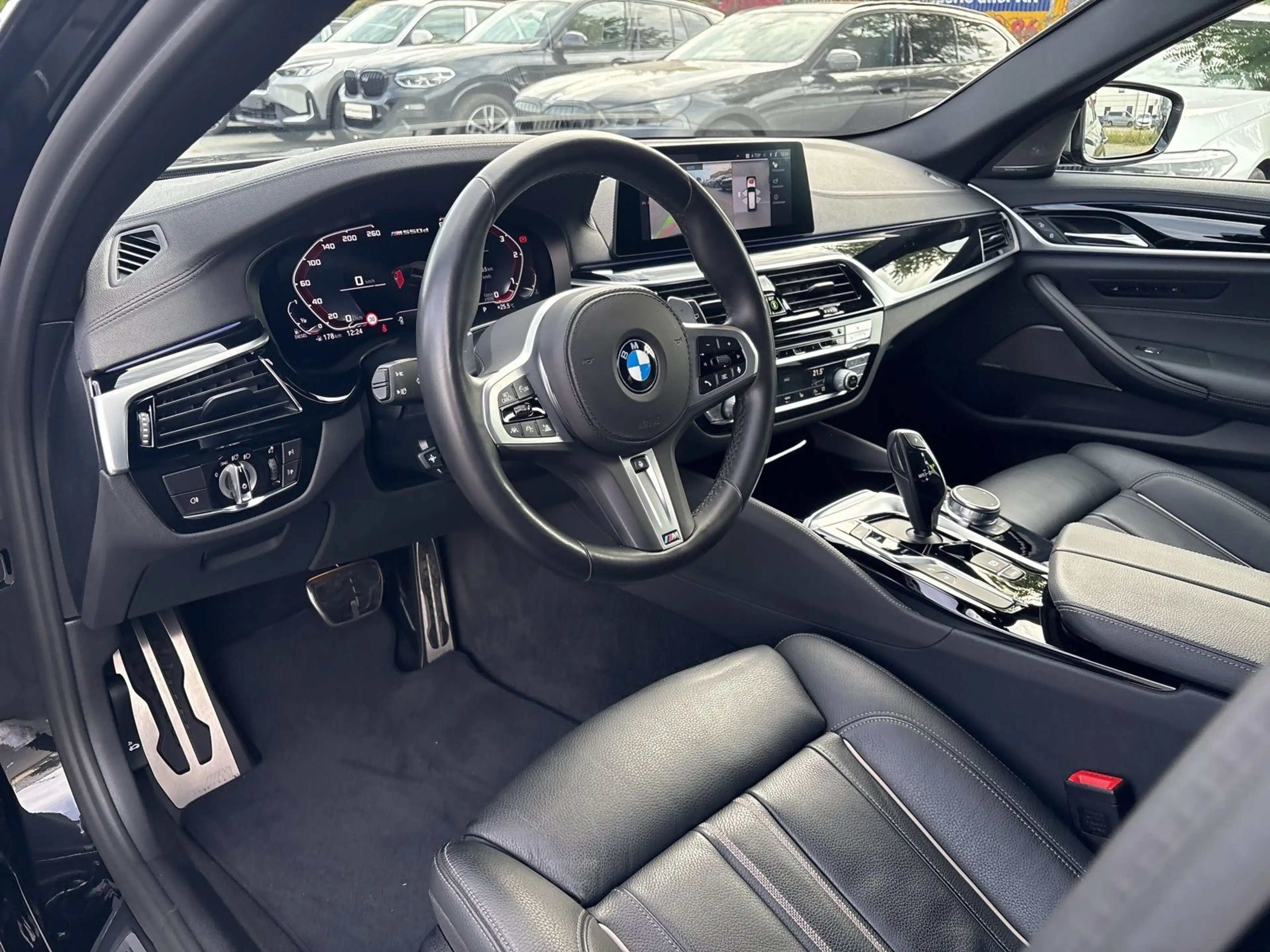 BMW 550 M550d xDrive AHK HUD Massage Standhz HK HiFi DA+ P — photo 8