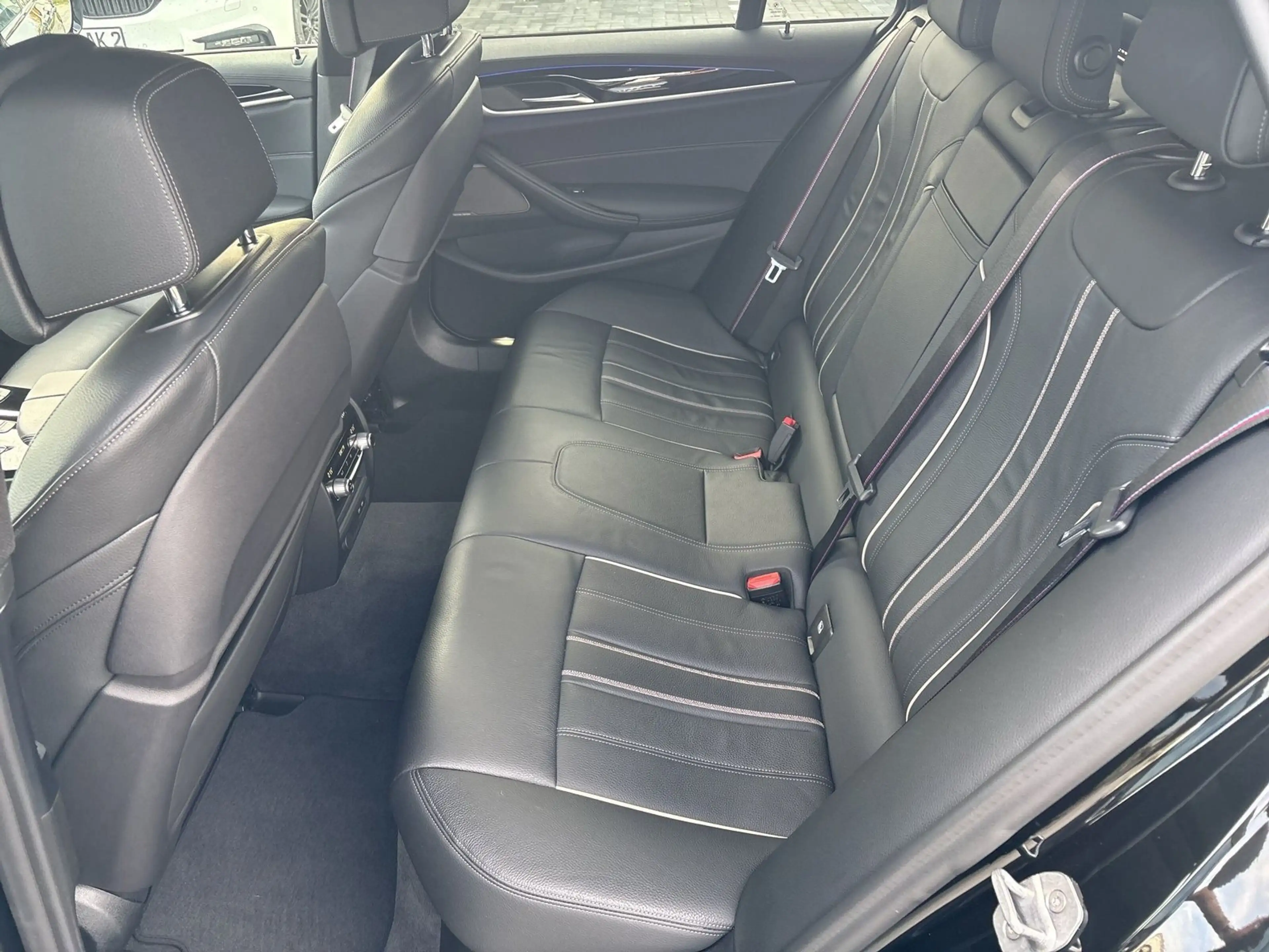 BMW 550 M550d xDrive AHK HUD Massage Standhz HK HiFi DA+ P — photo 12