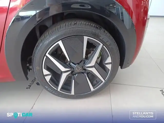 Peugeot 208 view 11