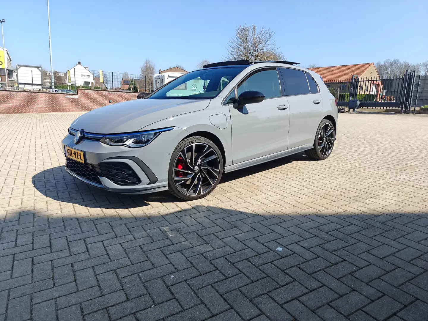 Volkswagen Golf GTE PANO | IQ Lights | Clubsport Grijs - 1