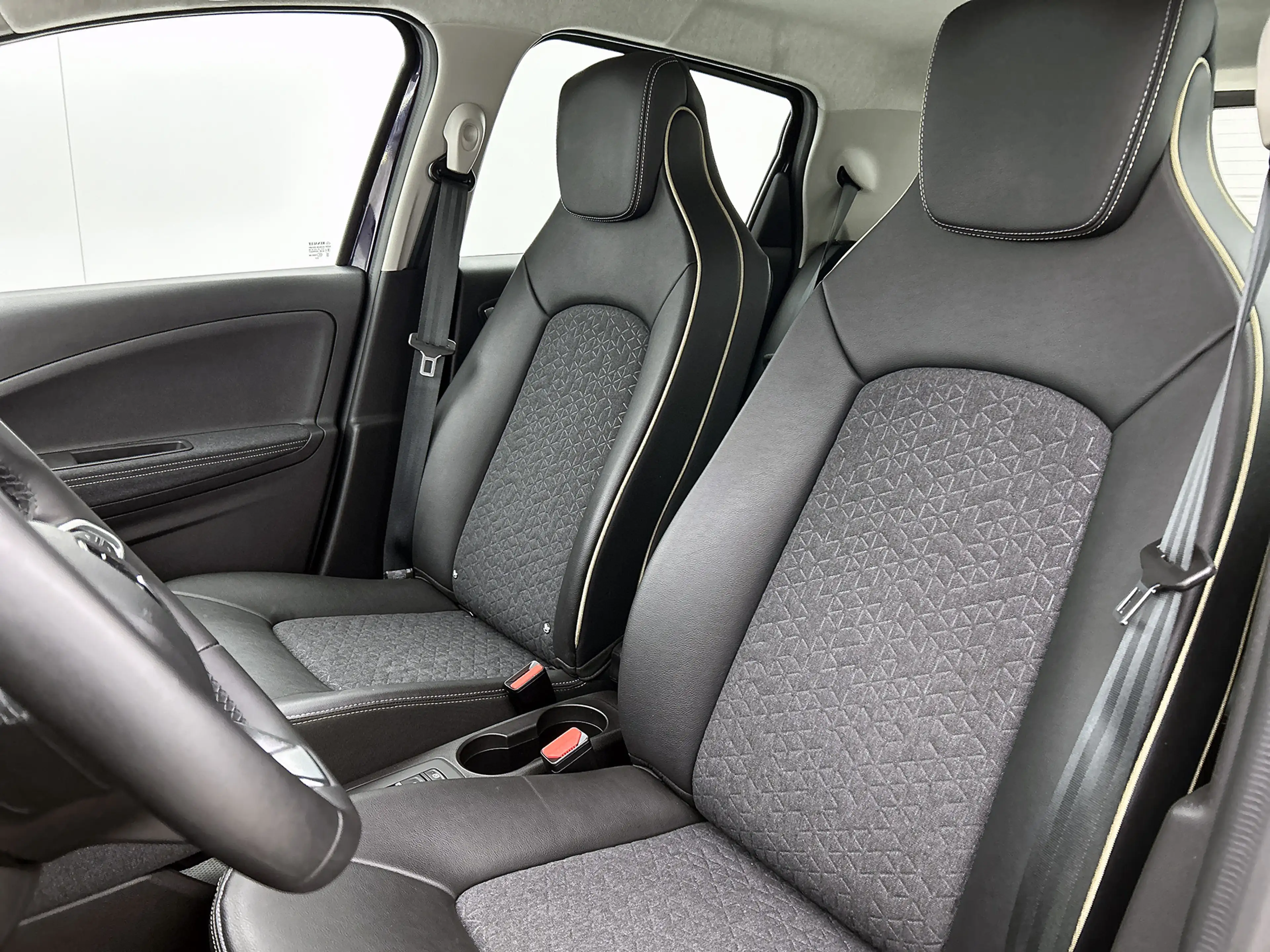 Renault ZOE R135 Iconic 52 kWh Camera, CarPlay, Bose — photo 31
