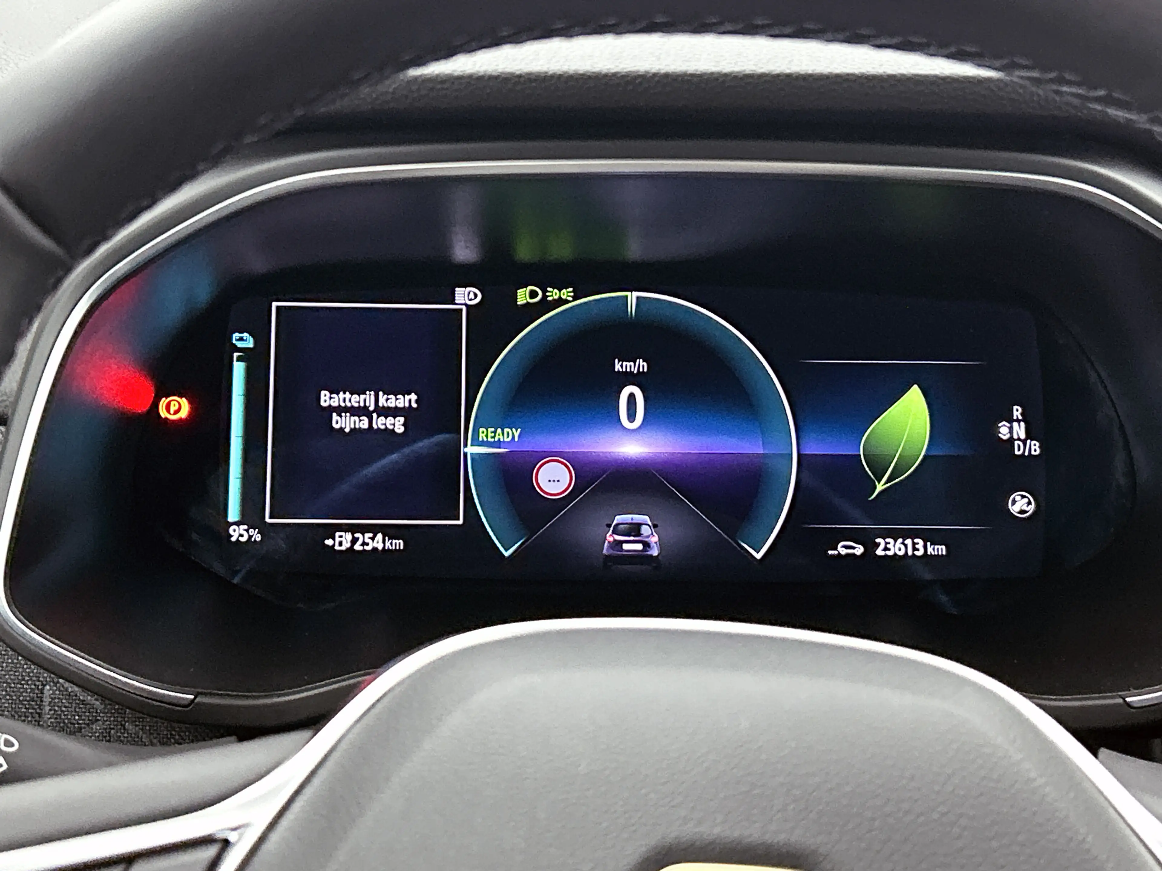 Renault ZOE R135 Iconic 52 kWh Camera, CarPlay, Bose — photo 18