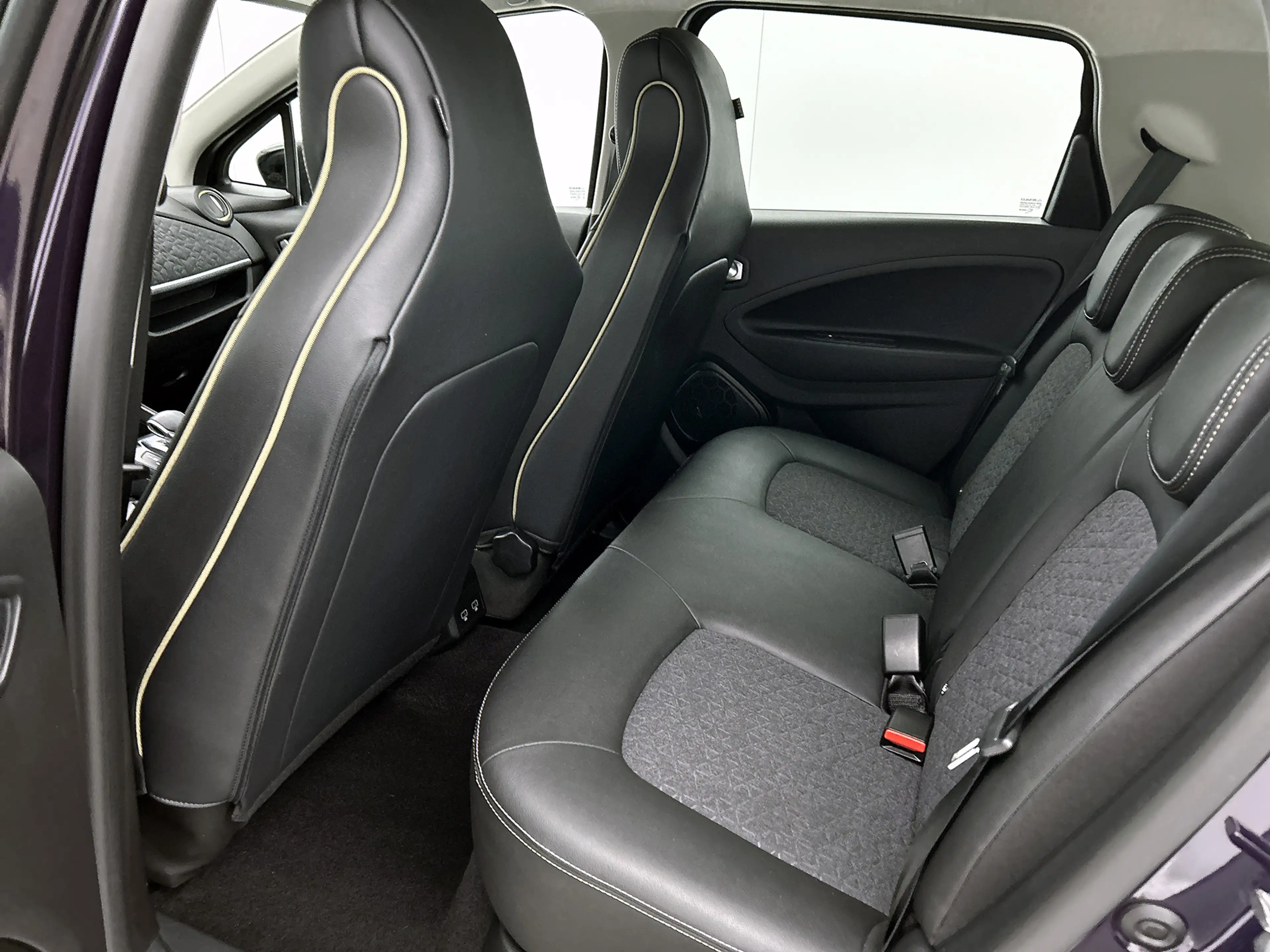 Renault ZOE R135 Iconic 52 kWh Camera, CarPlay, Bose — photo 27