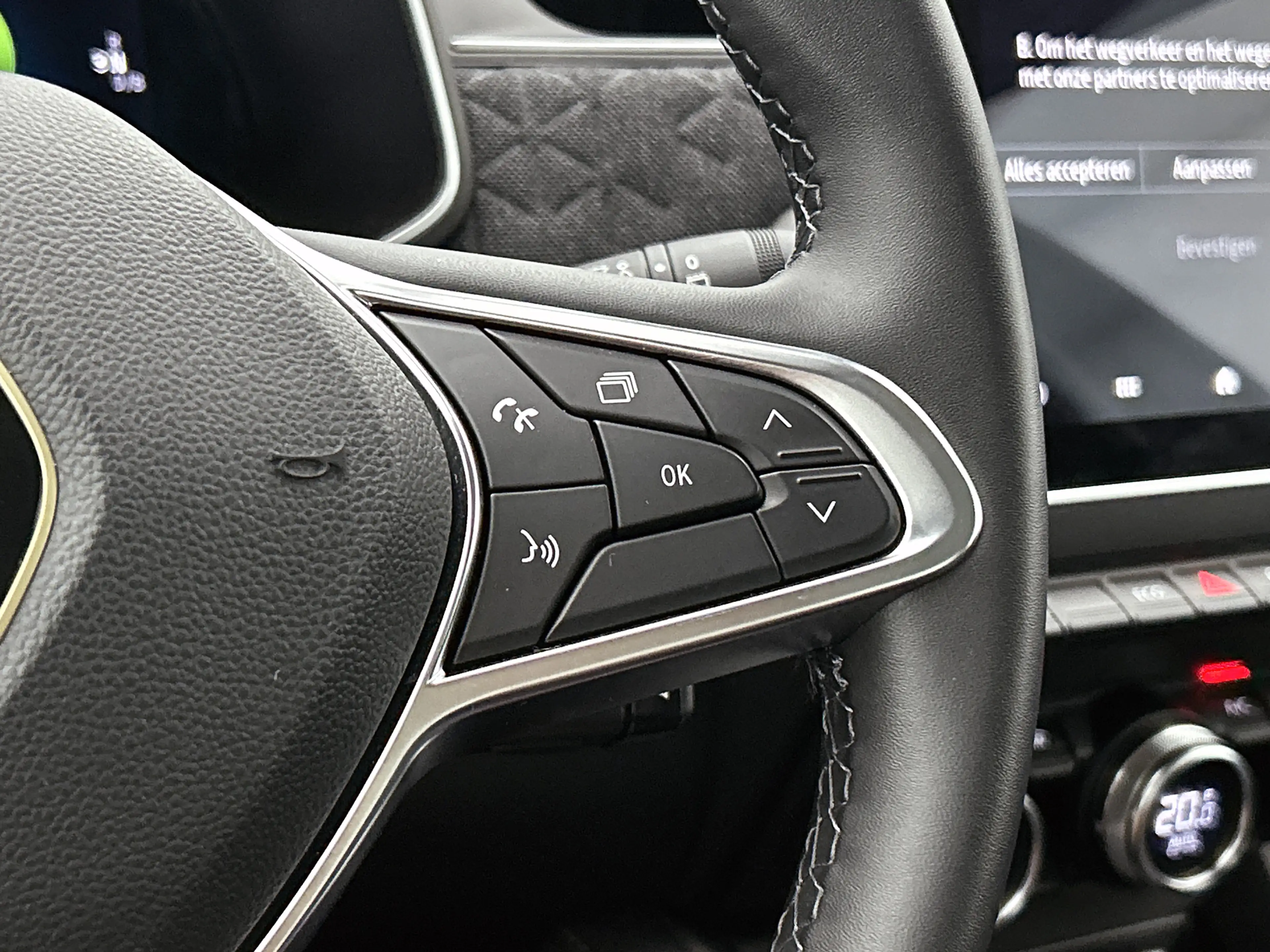 Renault ZOE R135 Iconic 52 kWh Camera, CarPlay, Bose — photo 24