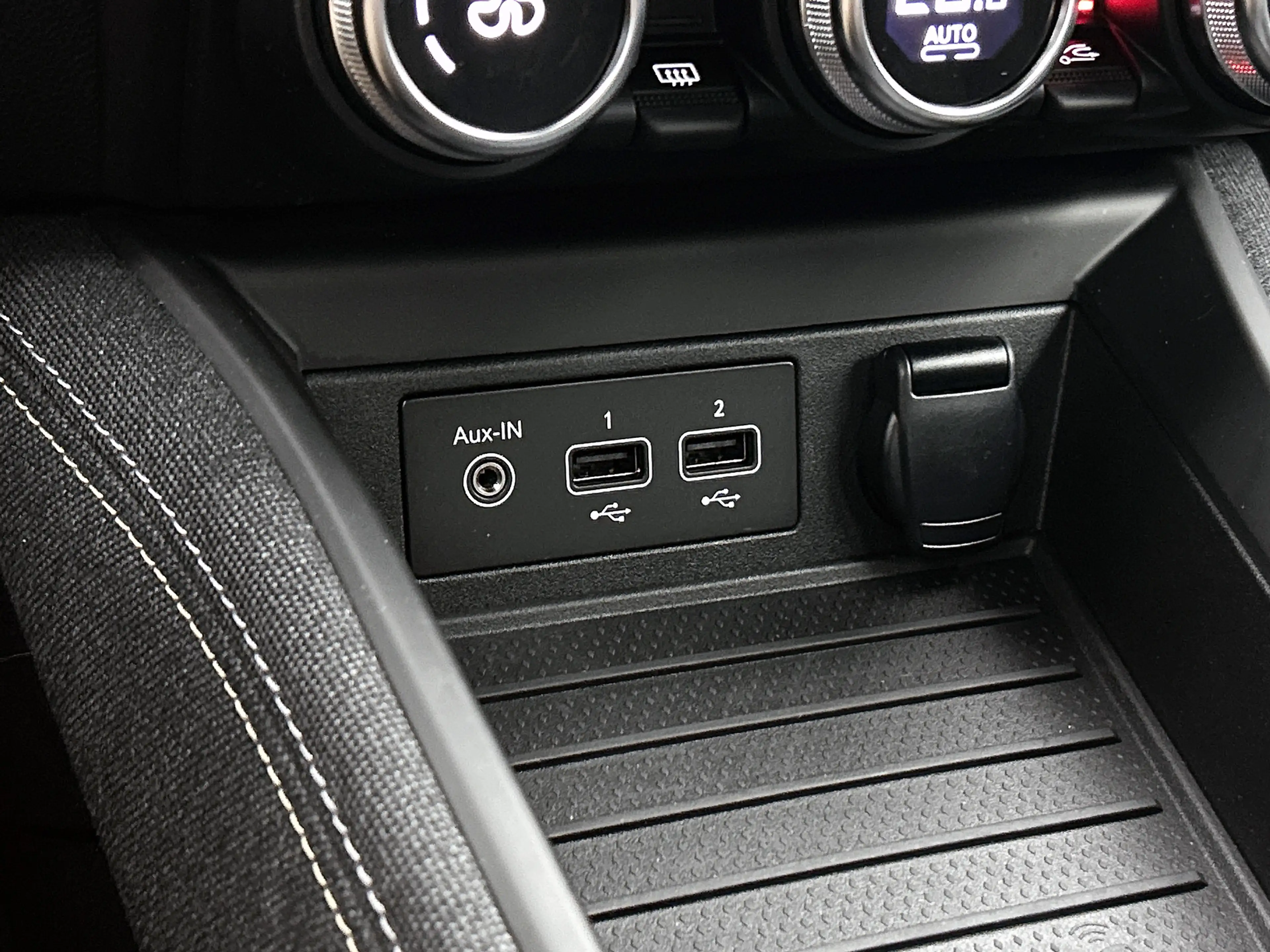 Renault ZOE R135 Iconic 52 kWh Camera, CarPlay, Bose — photo 29