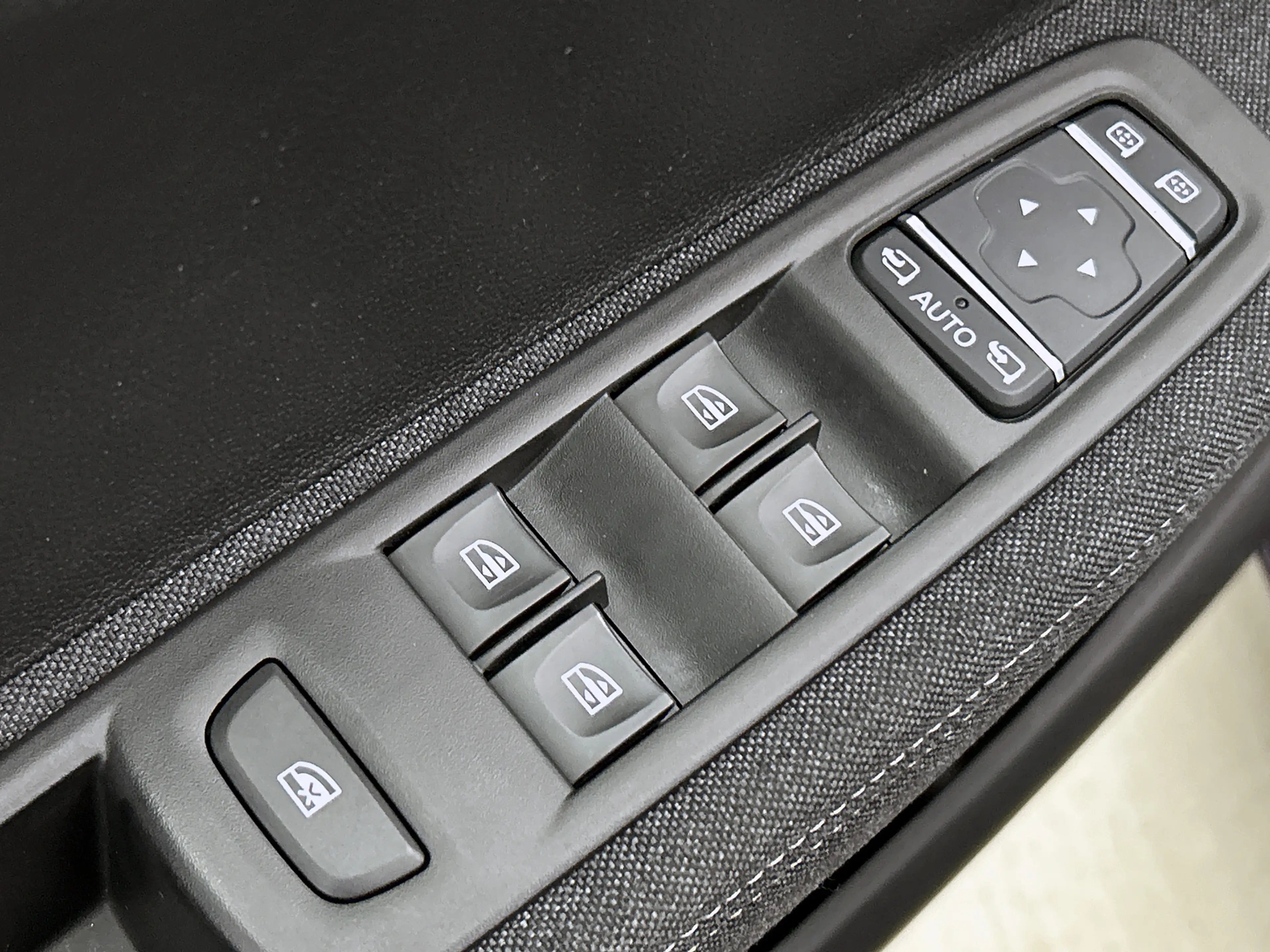 Renault ZOE R135 Iconic 52 kWh Camera, CarPlay, Bose — photo 28
