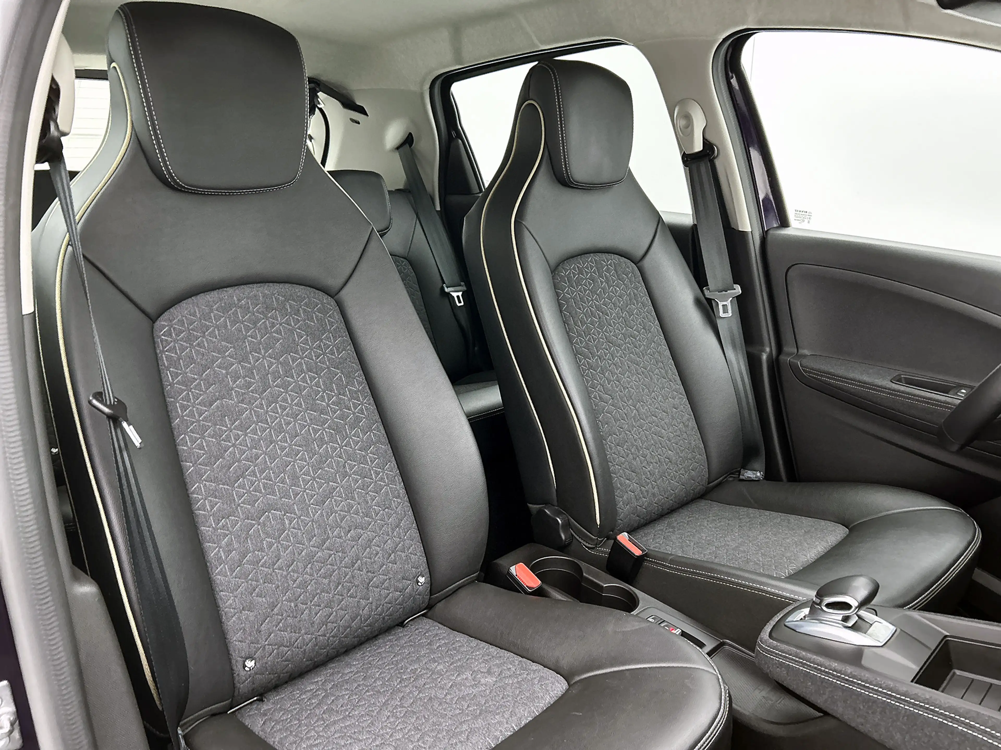 Renault ZOE R135 Iconic 52 kWh Camera, CarPlay, Bose — photo 32